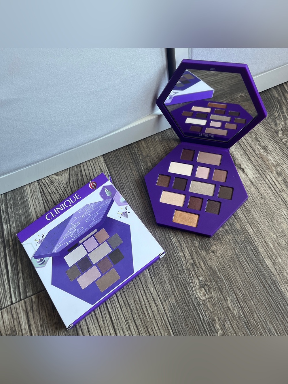 CLINIQUE Light Up Your Eyes Eyeshadow Palette - Limited Production - RARE FIND!